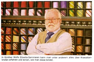 In Günther Wolfs Etikette-Seminaren kann man unter anderem alles über Krawattenkonoten erfahren und lernen, wie man diese bindet.